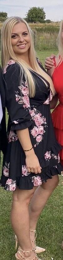 Loira sexy com peitos grandes