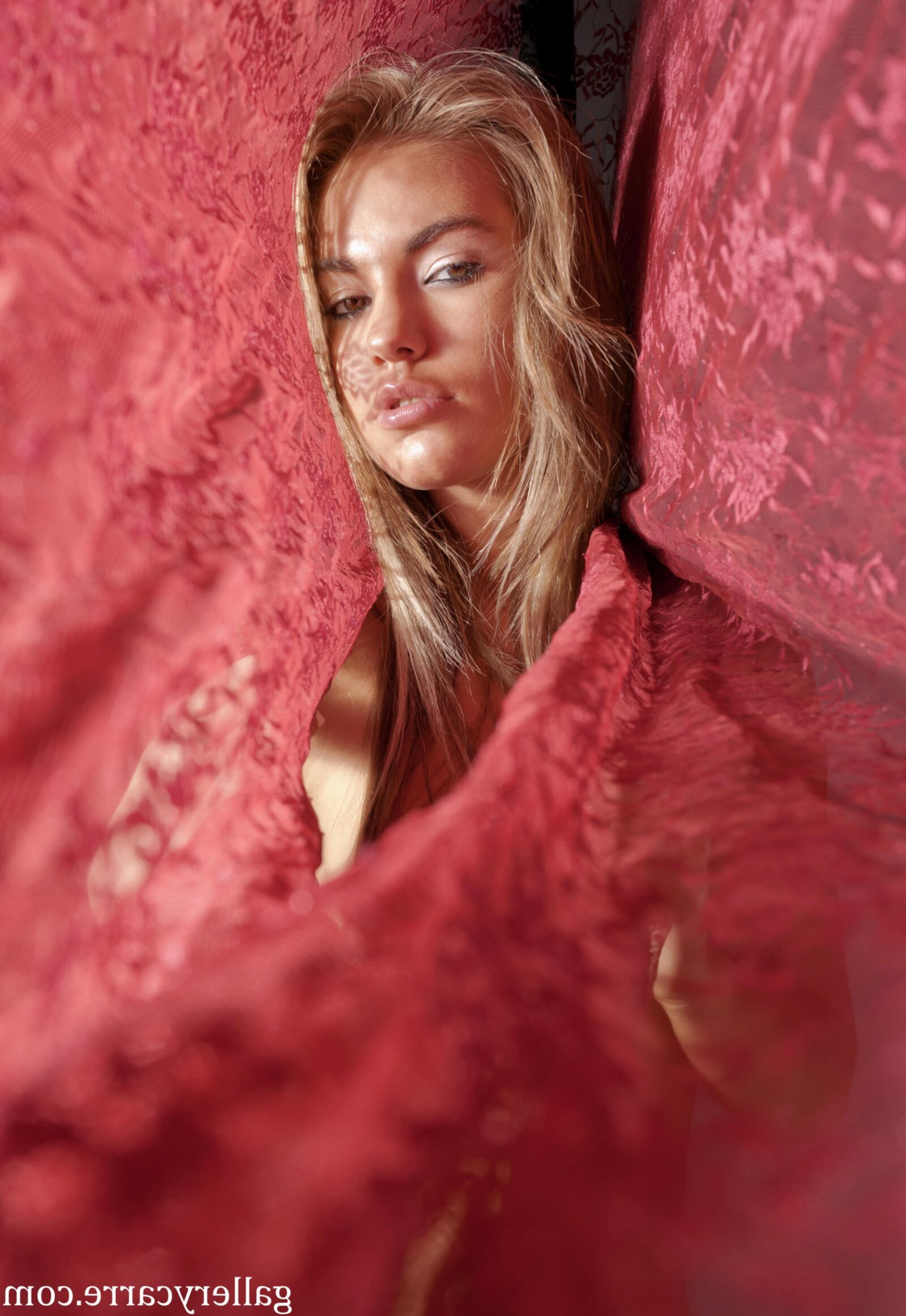 MoreyStudio Carre Viki C