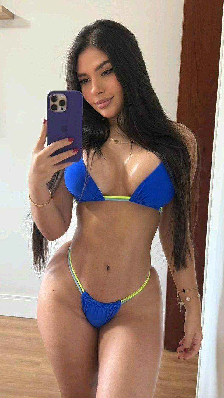  	 Bikini Babes 