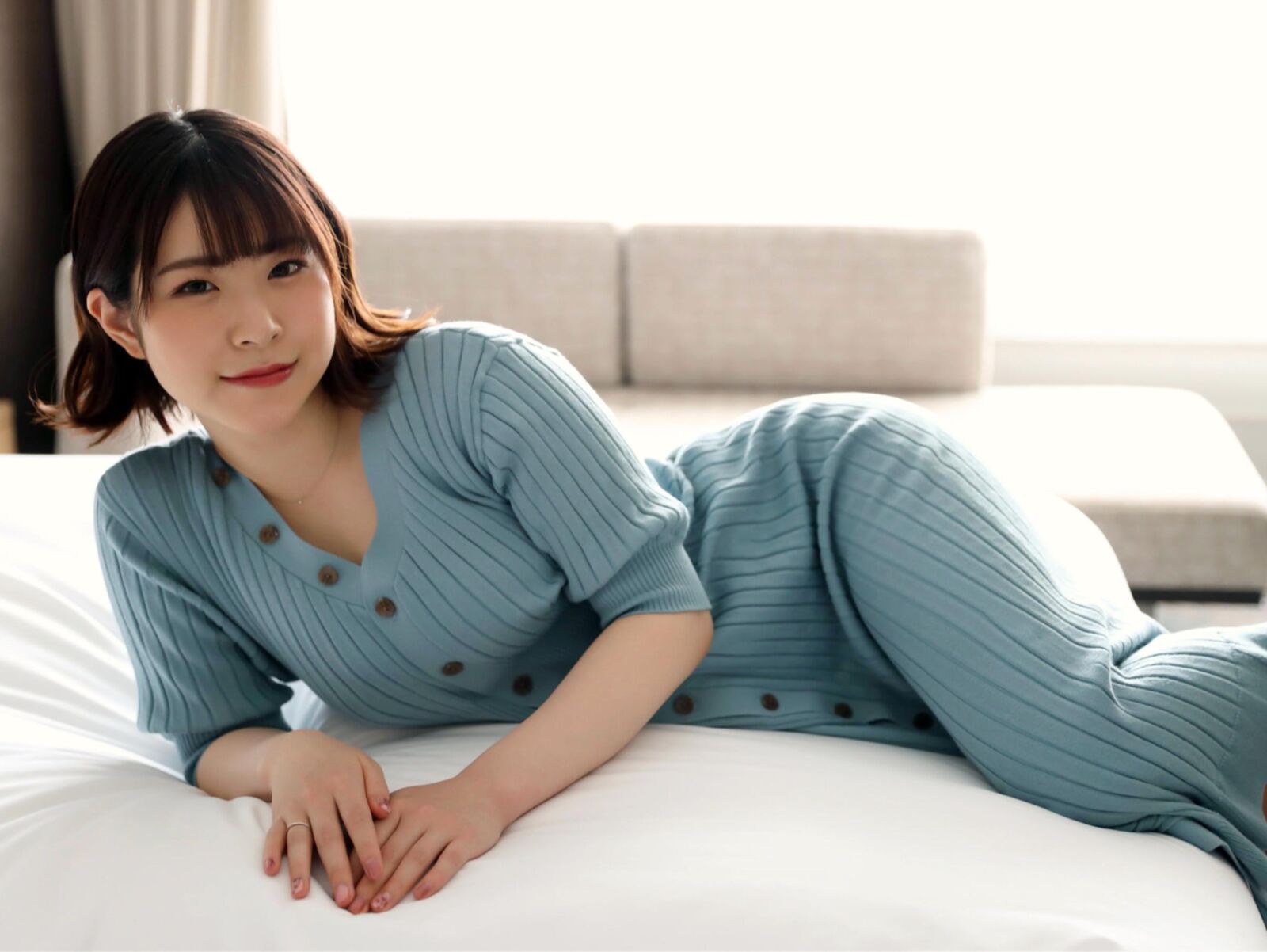 Ena satsuki hermosa joven esposa que sufre de su marido