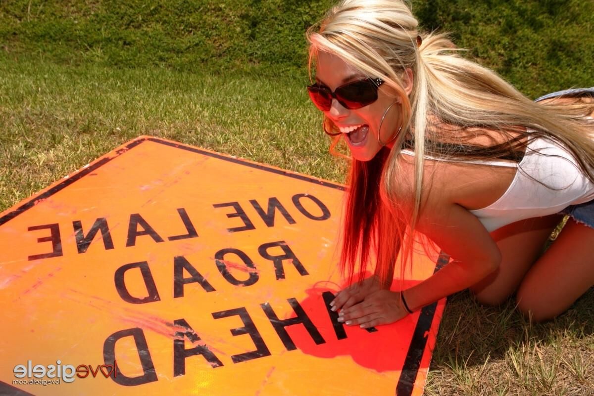 Liebe Gisele One Lane Road