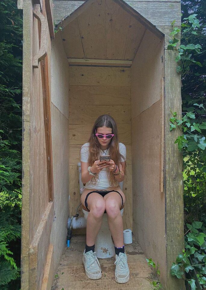Frauen auf der Toilette