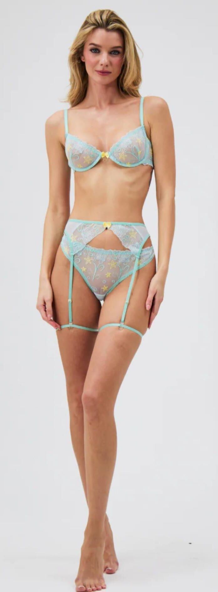 Mix de lingerie e biquíni