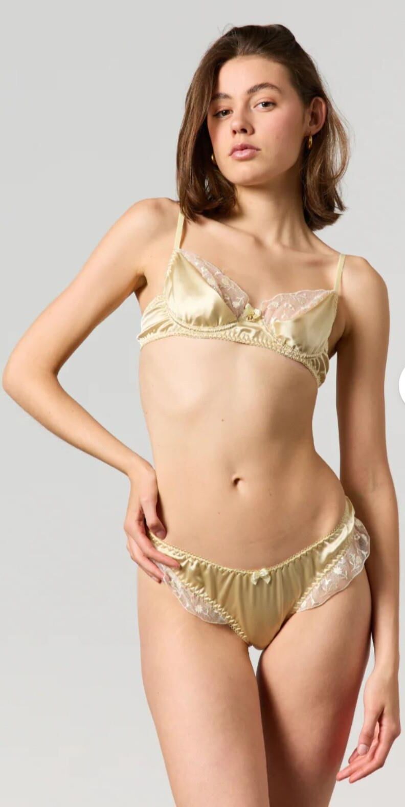 Mix de lingerie e biquíni