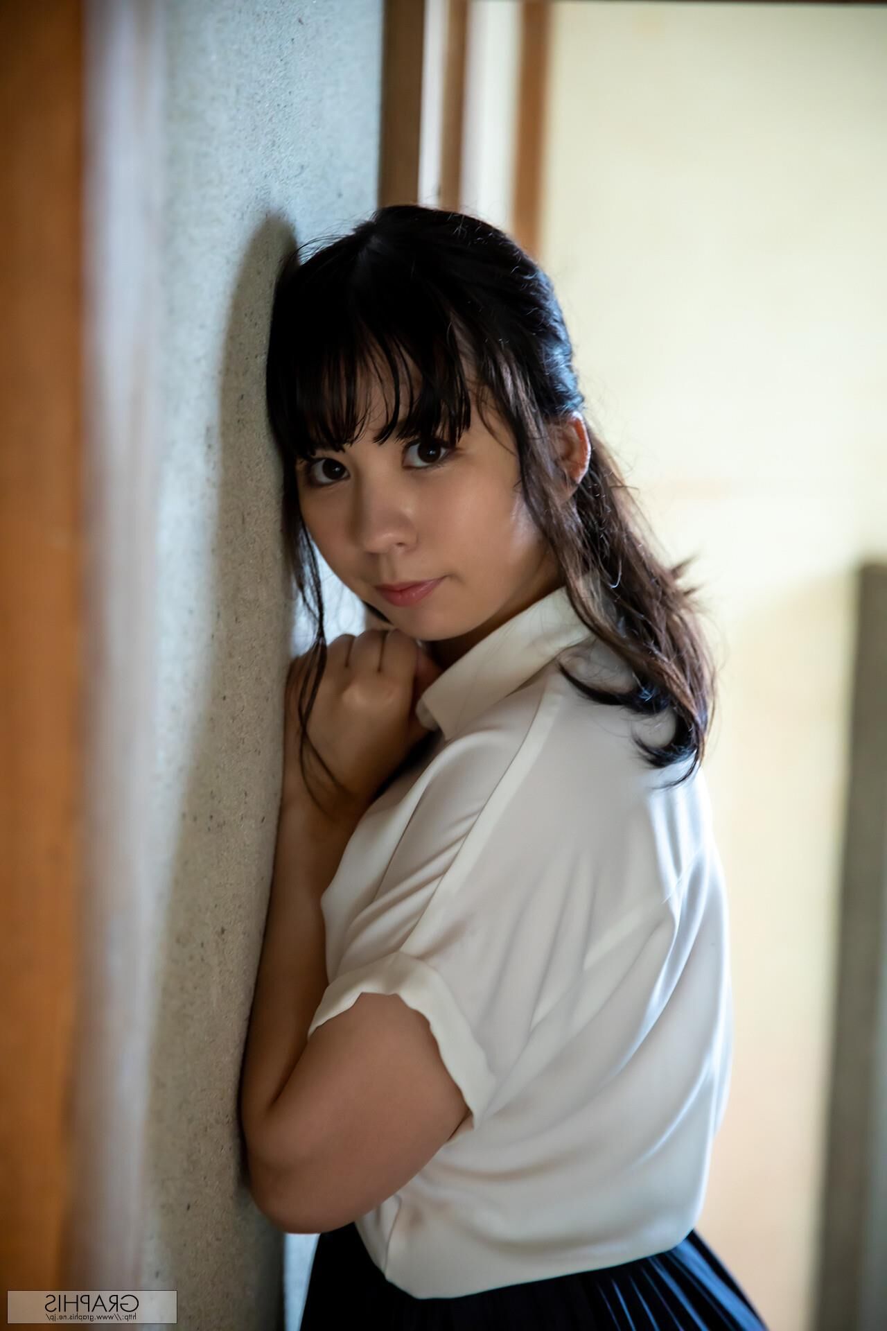 Alice Kisaki Graphisgals enorme e voluptuoso