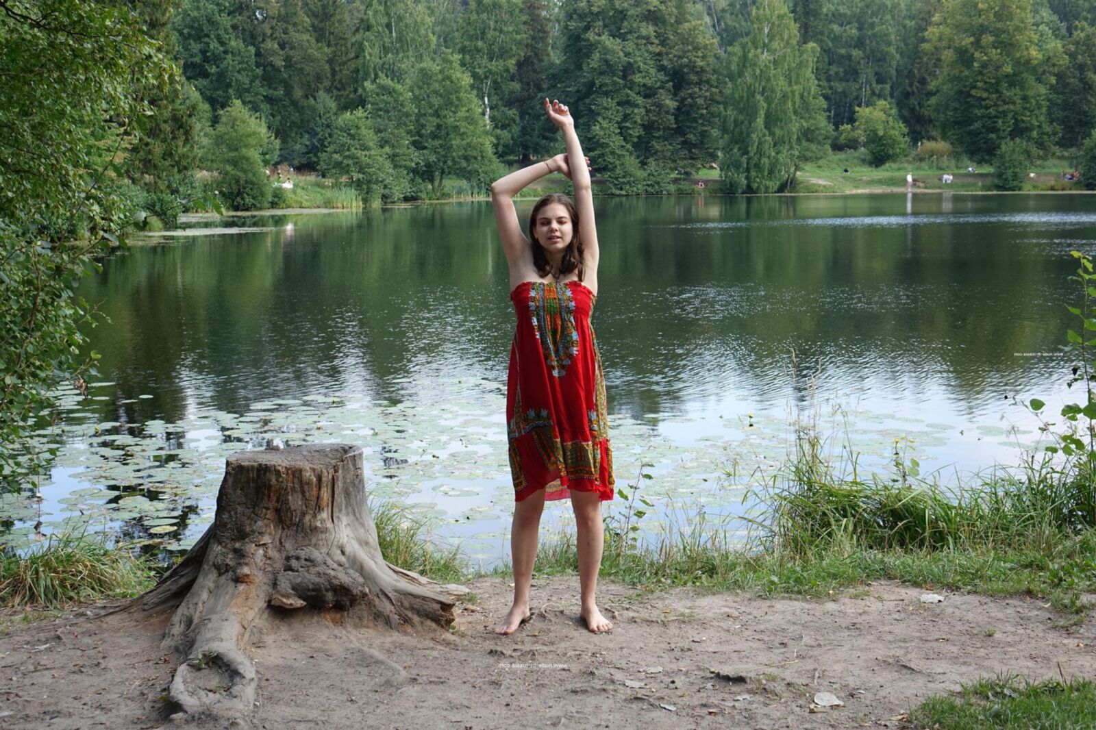 Eliza Nude in a public park