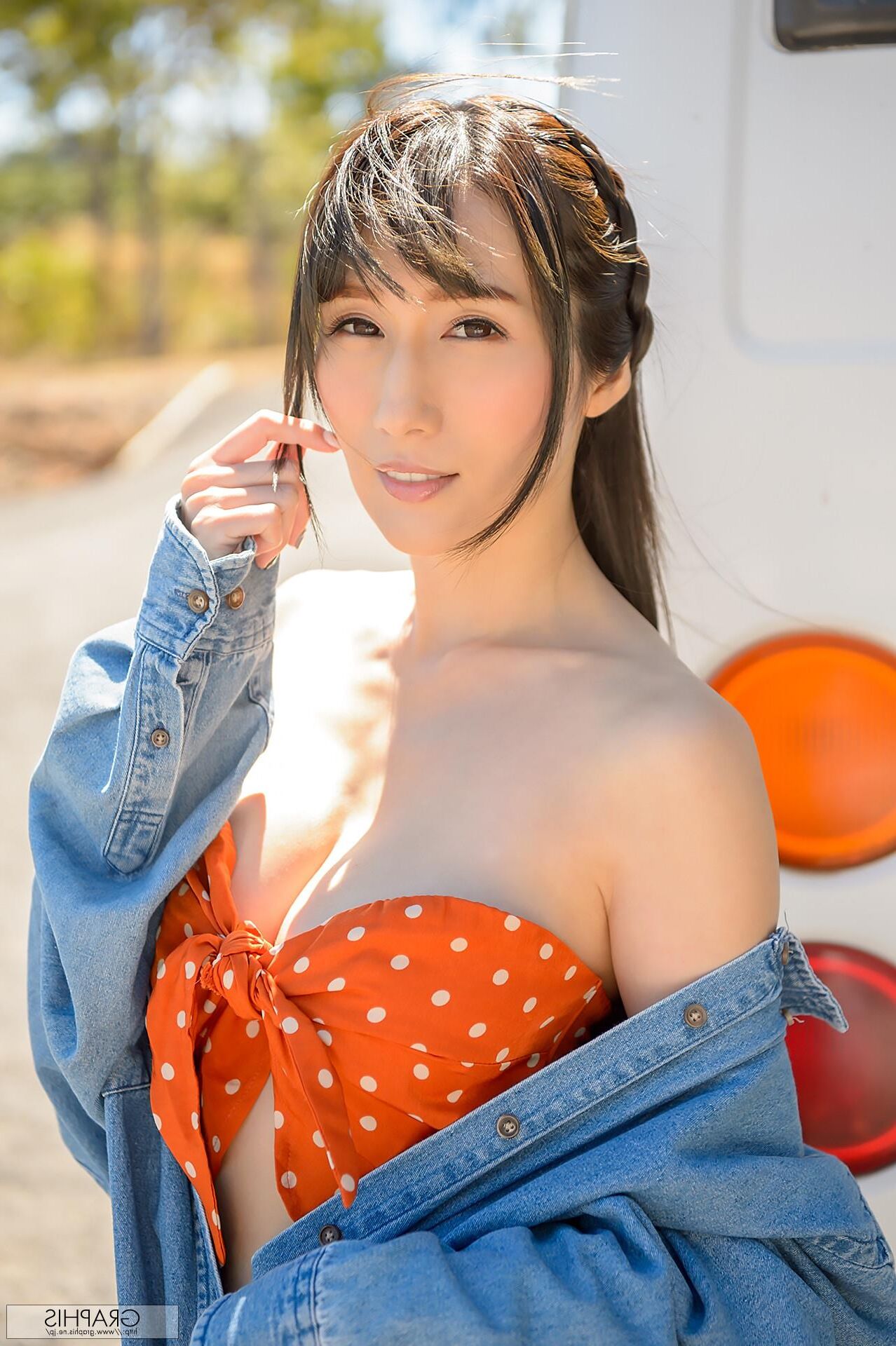 Julia GraphisGals The Cool Beauty