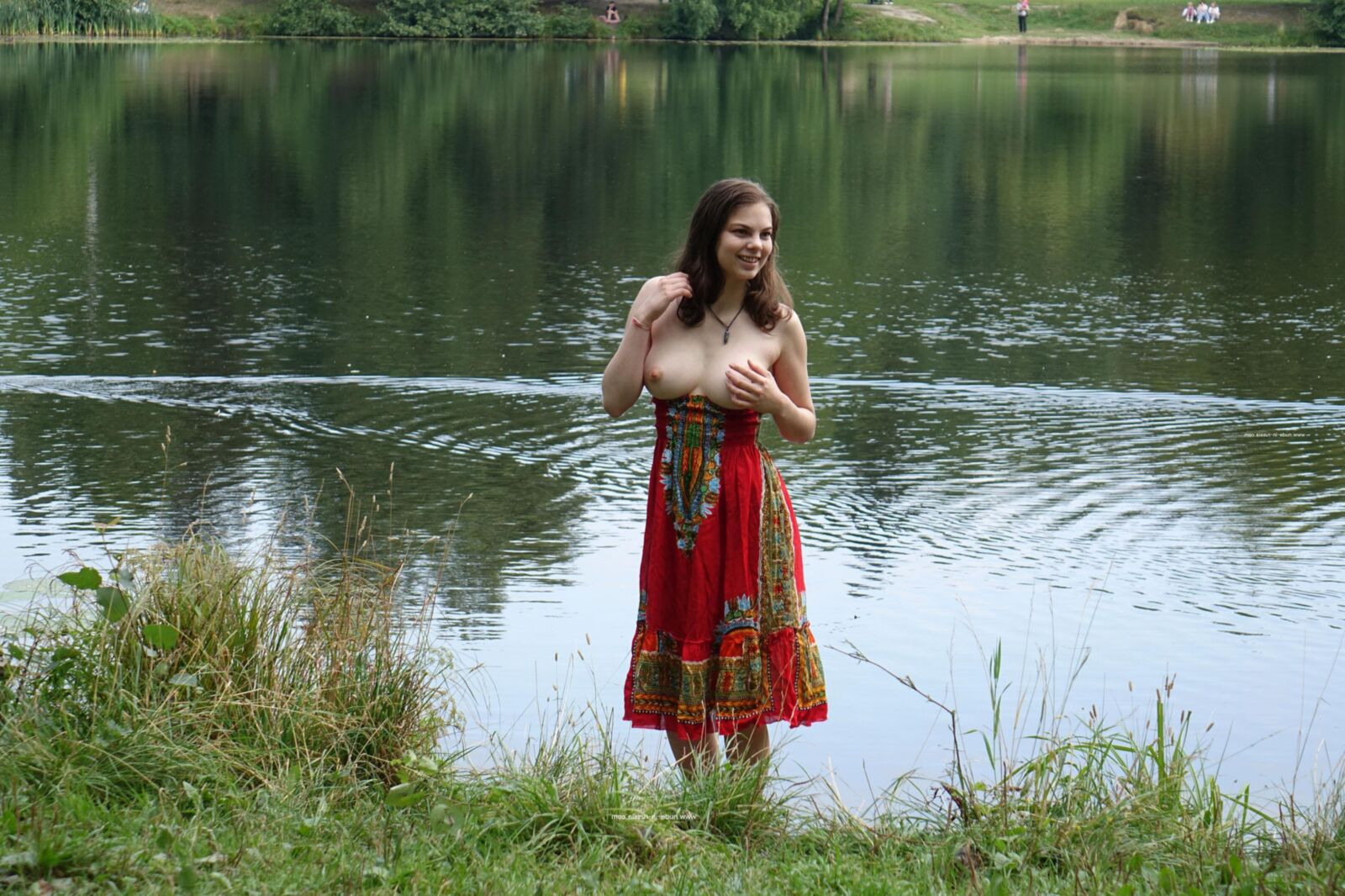 Eliza Nude in a public park