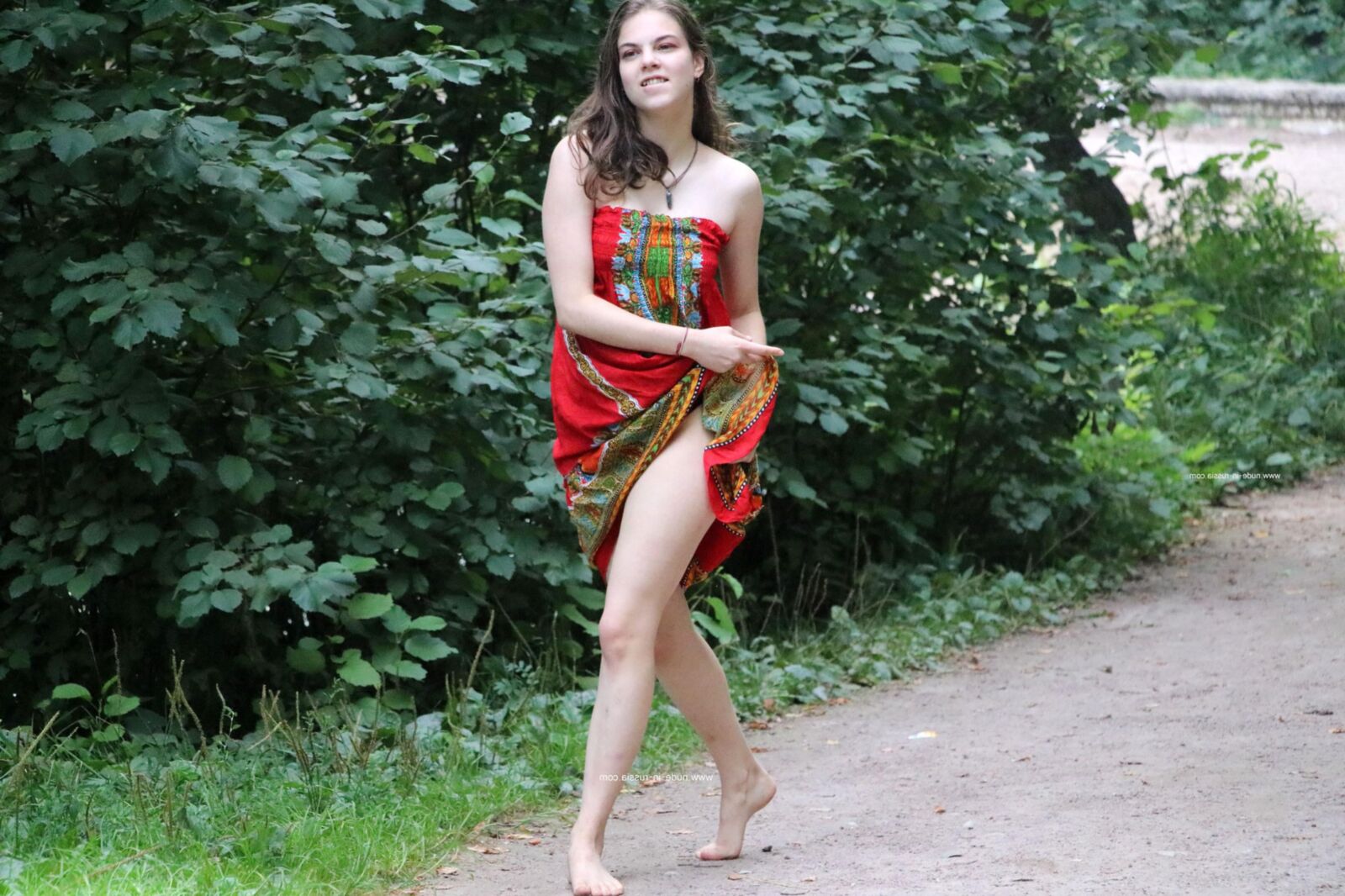 Eliza Nude in a public park