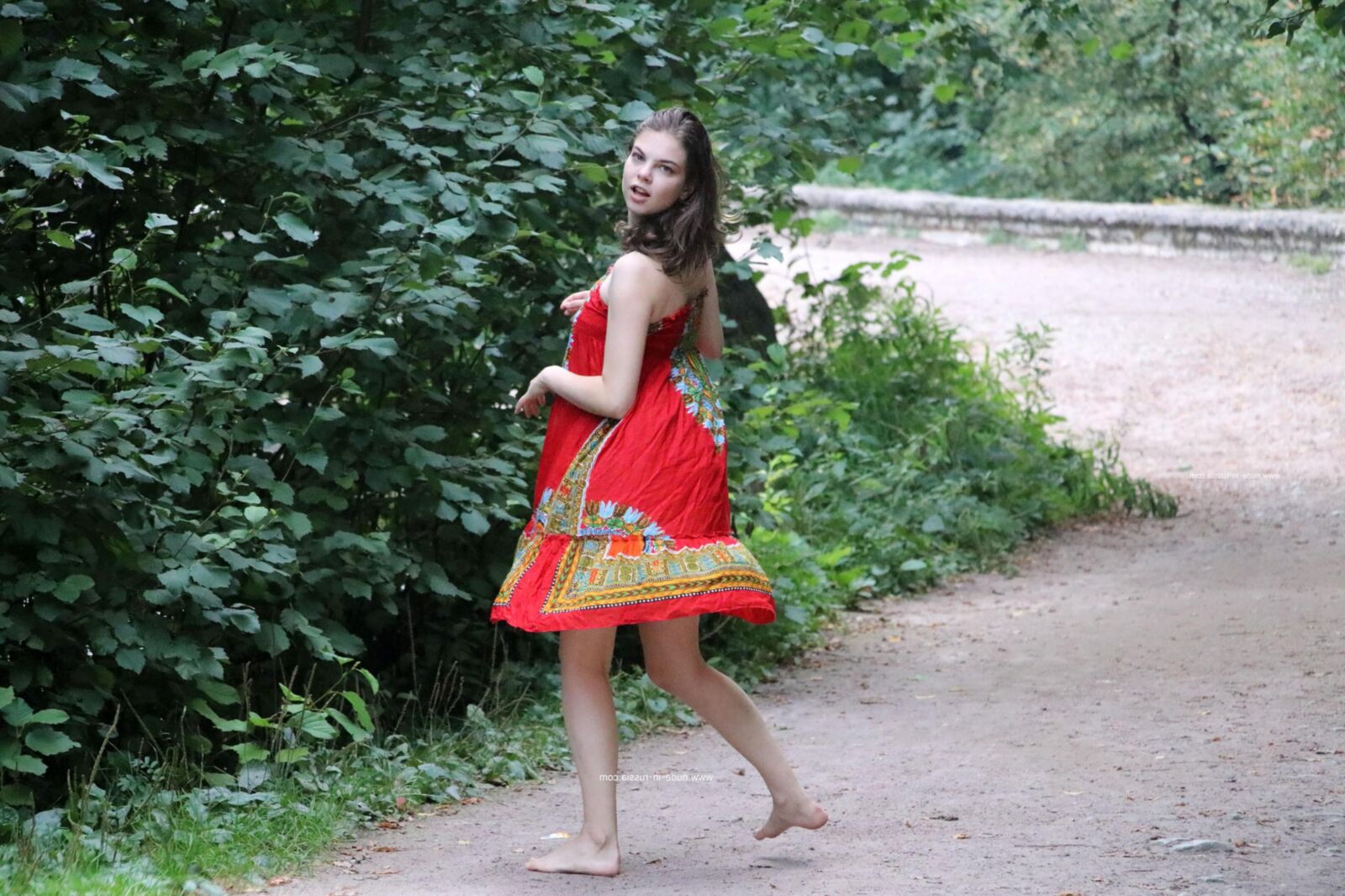 Eliza Nude in a public park