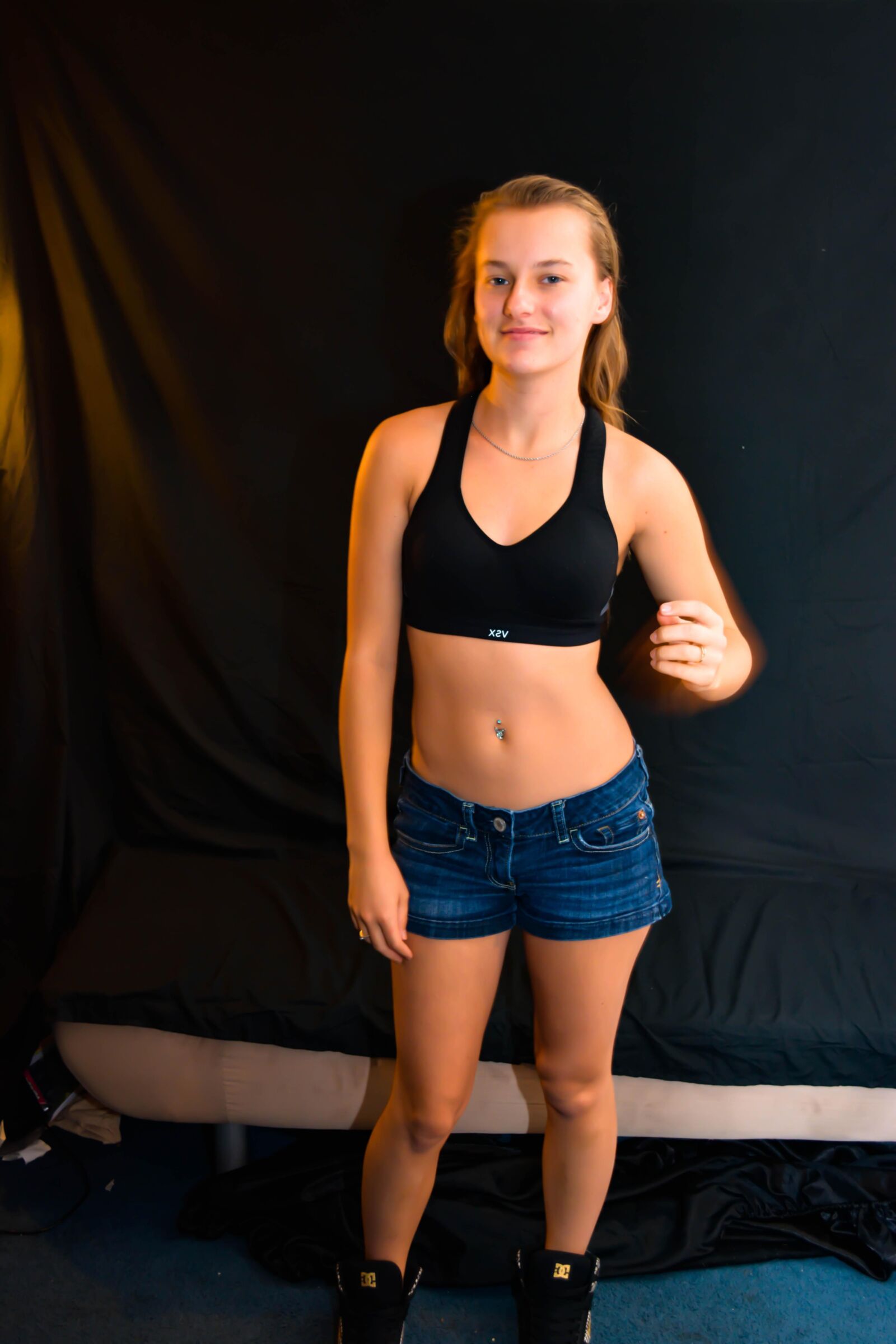 Amateur girl solo ()