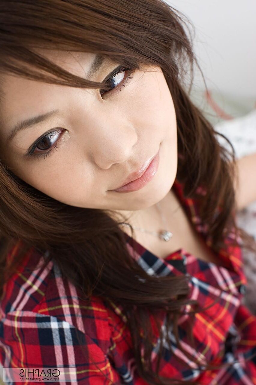 MOMOKA MATSUSHITA Graphisgals No. nádegas de pêssego