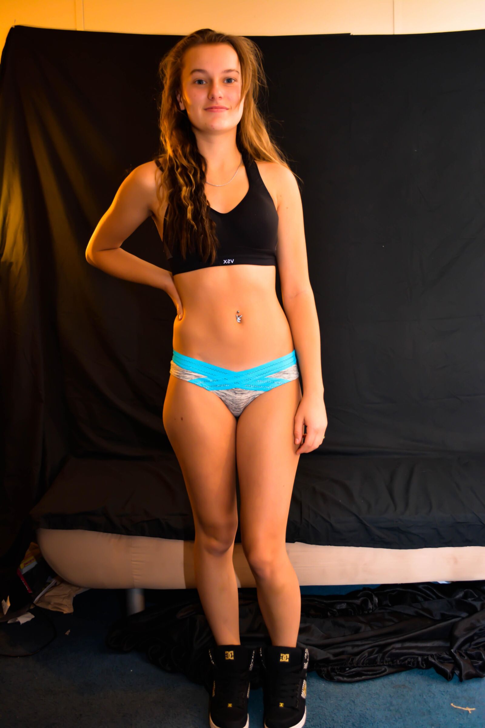 Amateur girl solo ()