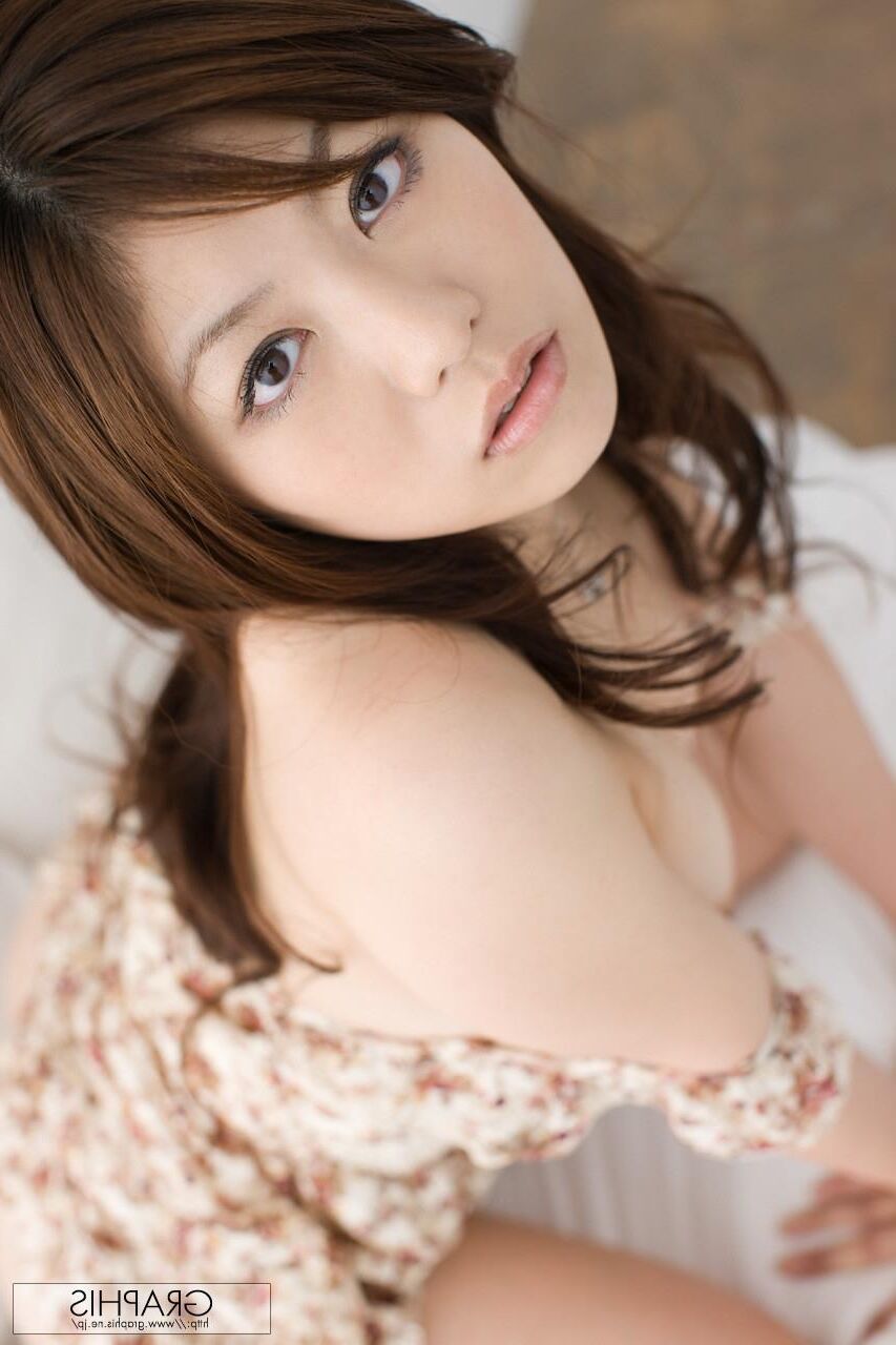 MOMOKA MATSUSHITA Graphisgals No. nádegas de pêssego