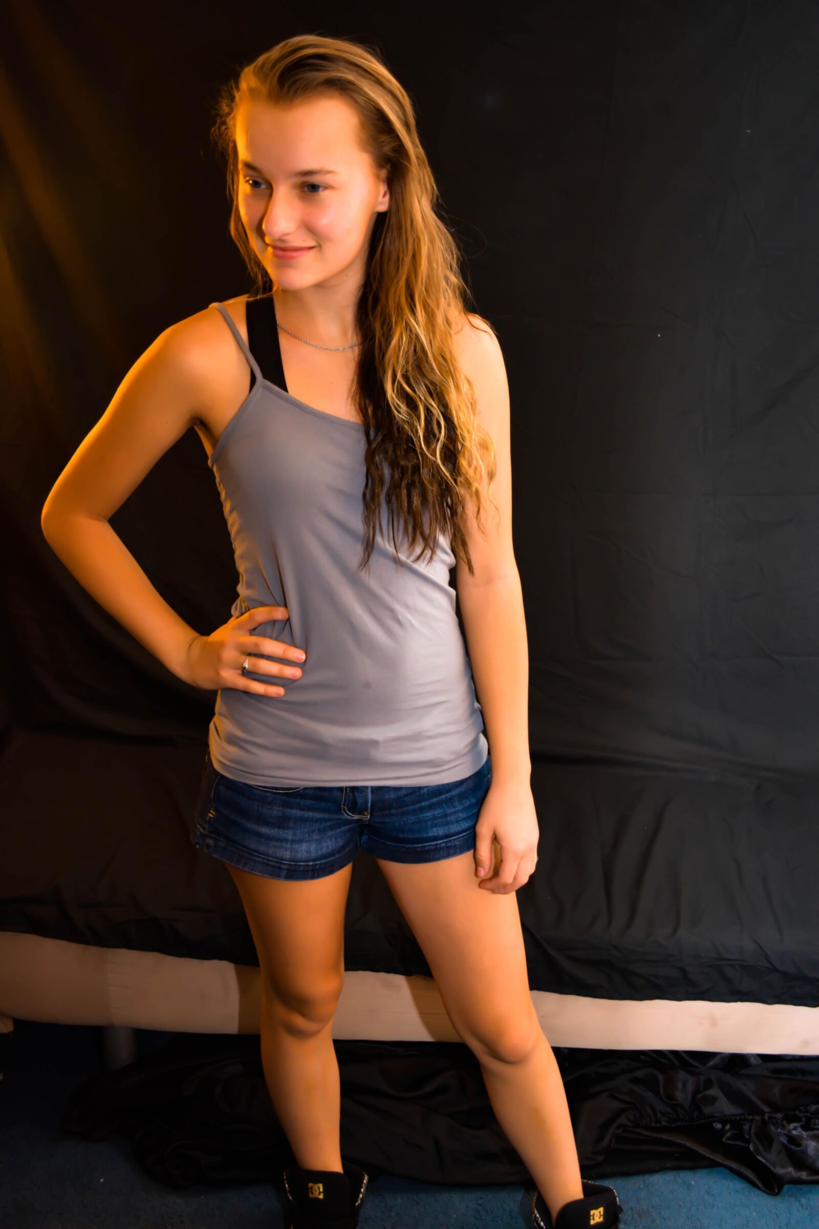 Amateur girl solo ()