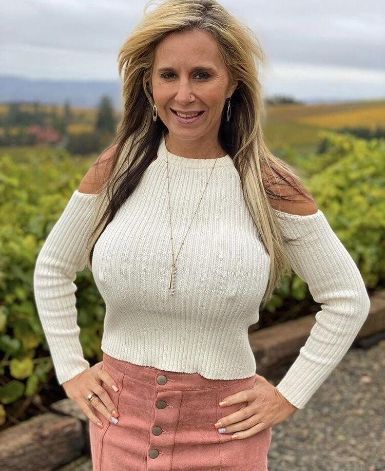 Busty Women 