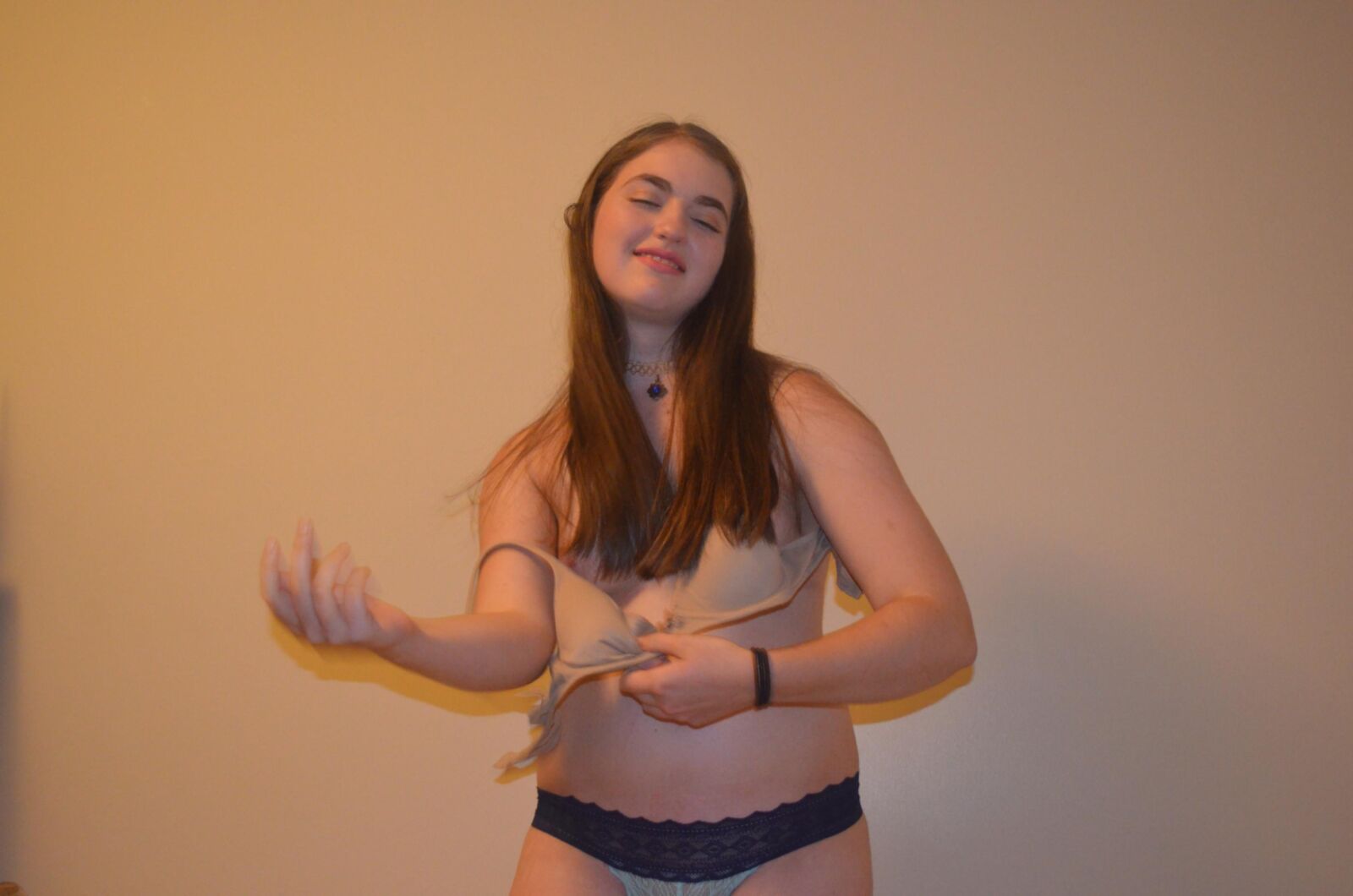 chica amateur sola ()