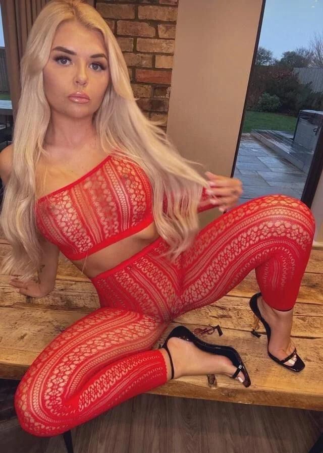 Girls in Red 