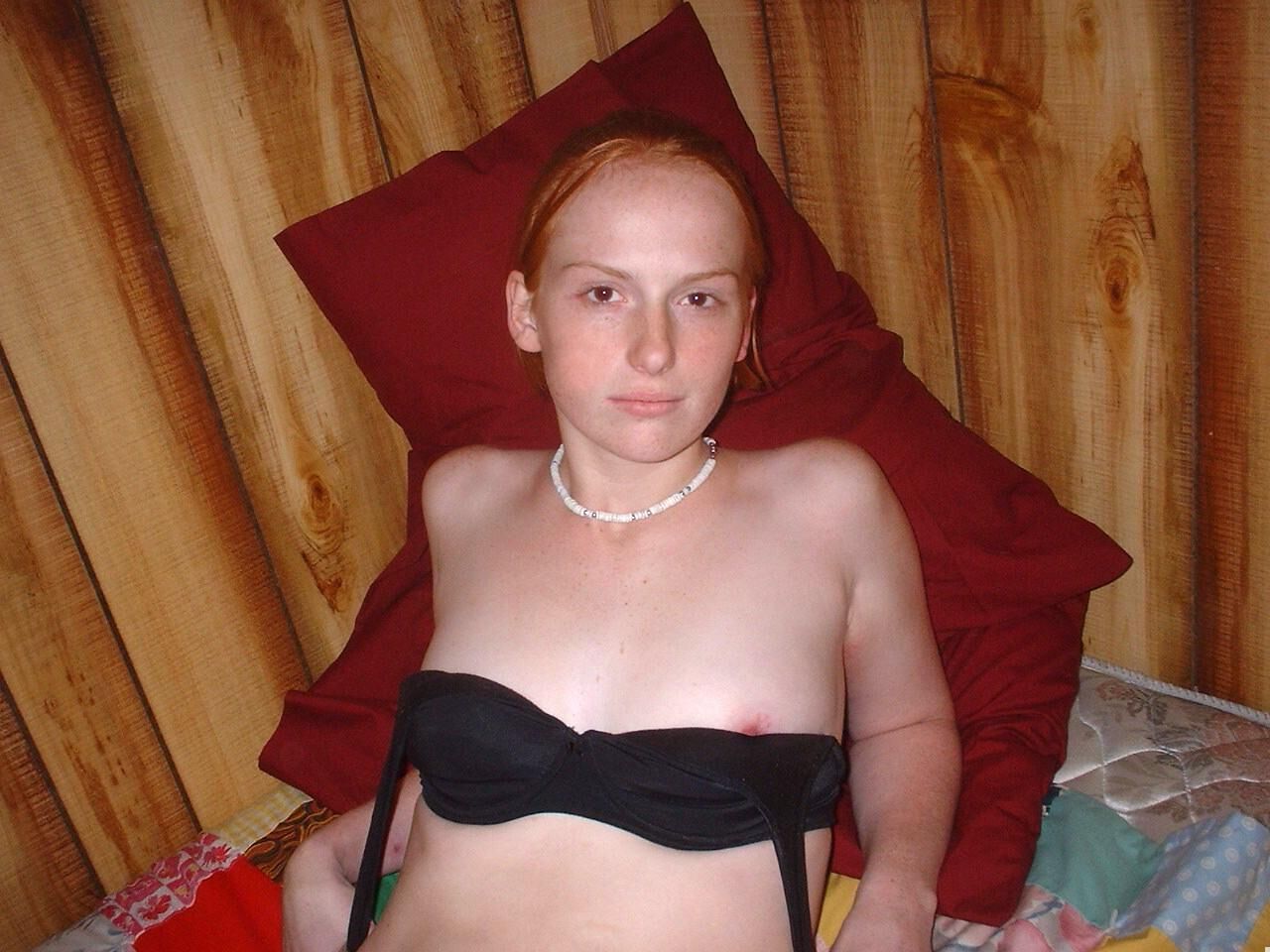 niña amateur sola () una verdadera cabeza roja