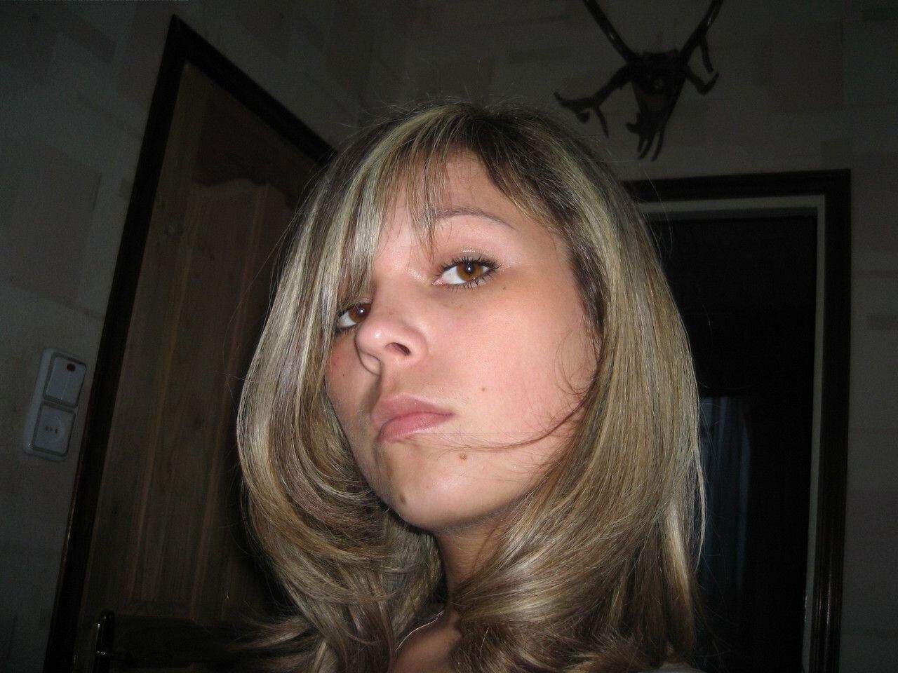Chica amateur sola ()
