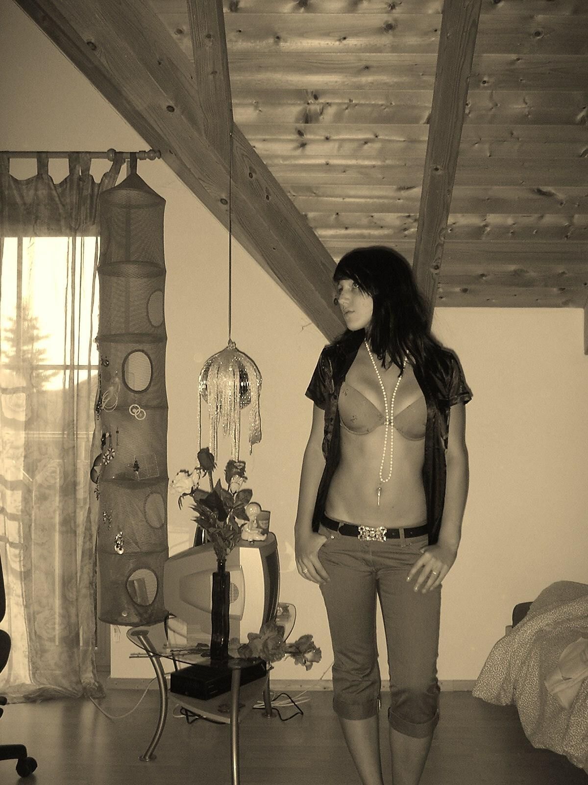Chica amateur sola ()