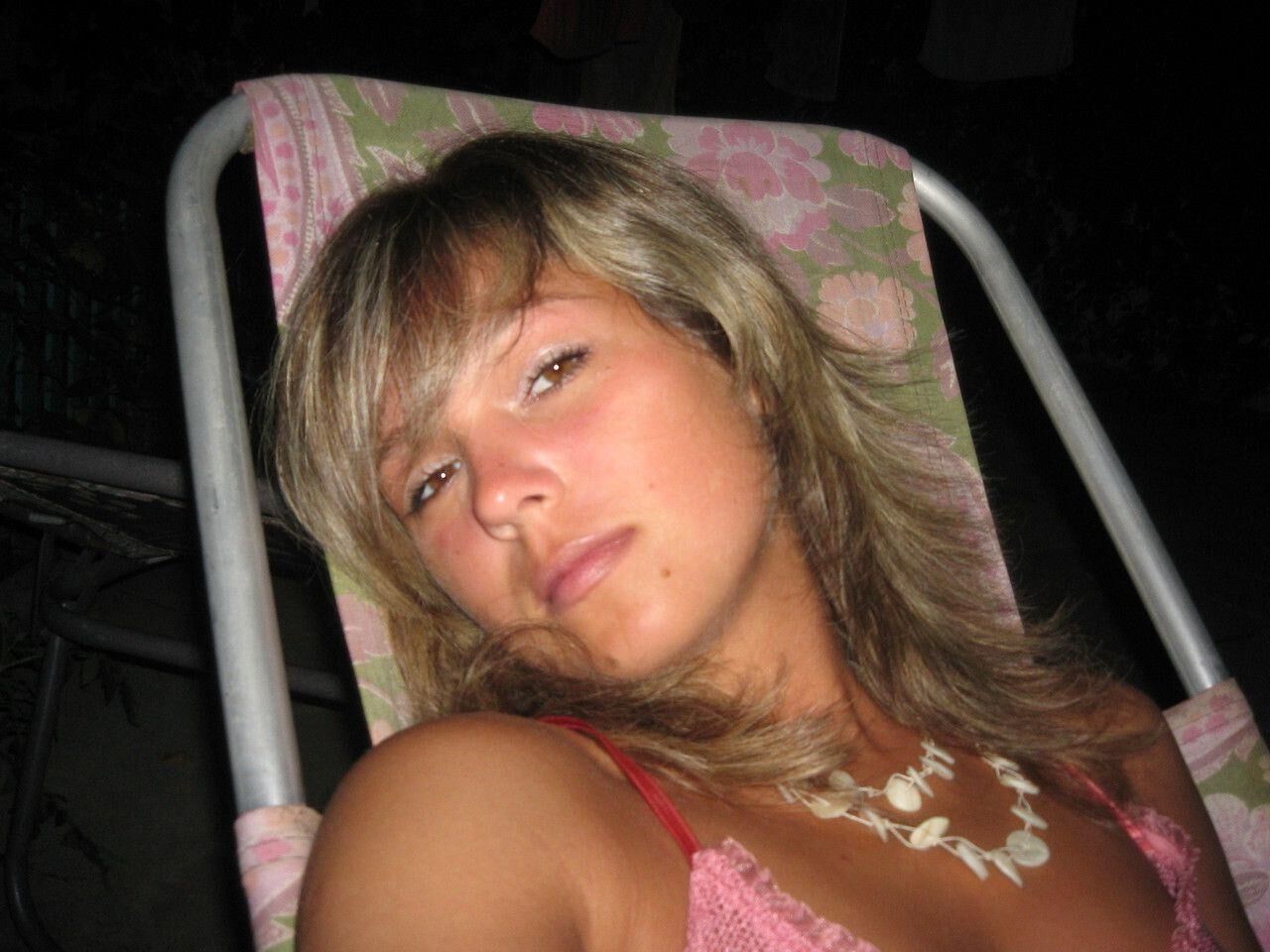 Chica amateur sola ()