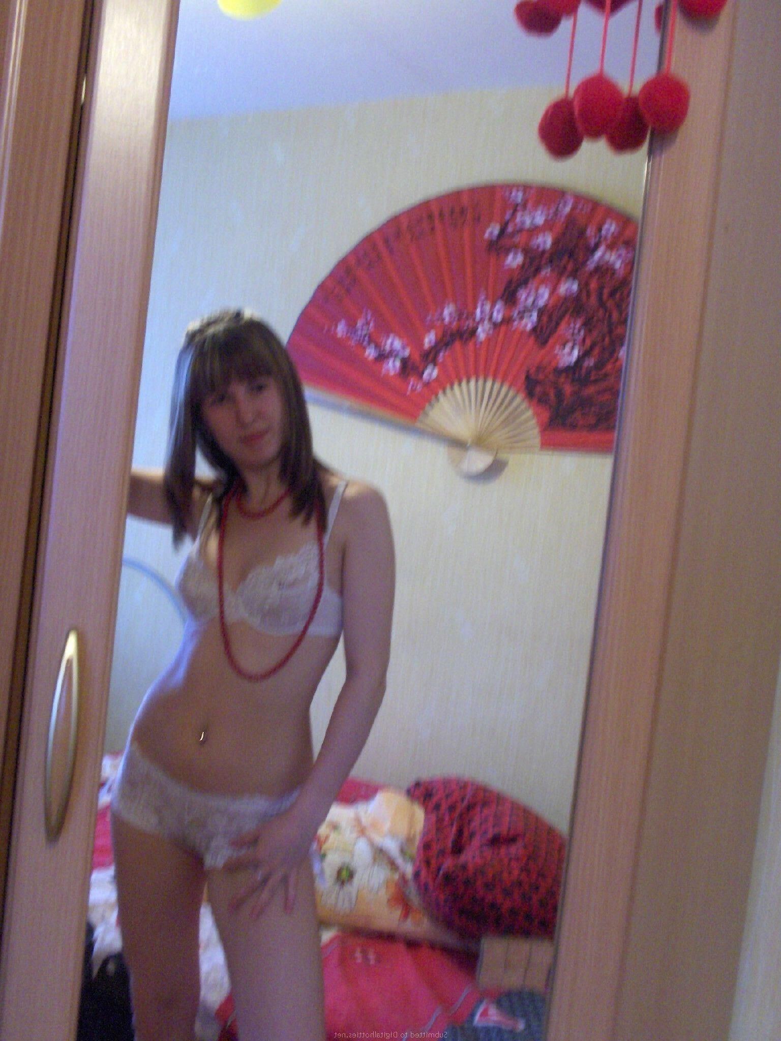 Chica amateur sola ()