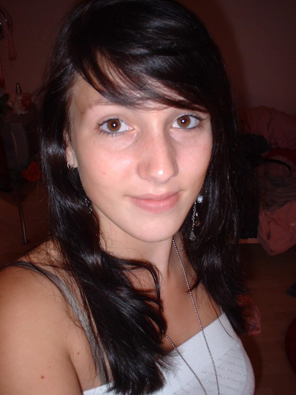 Chica amateur sola ()