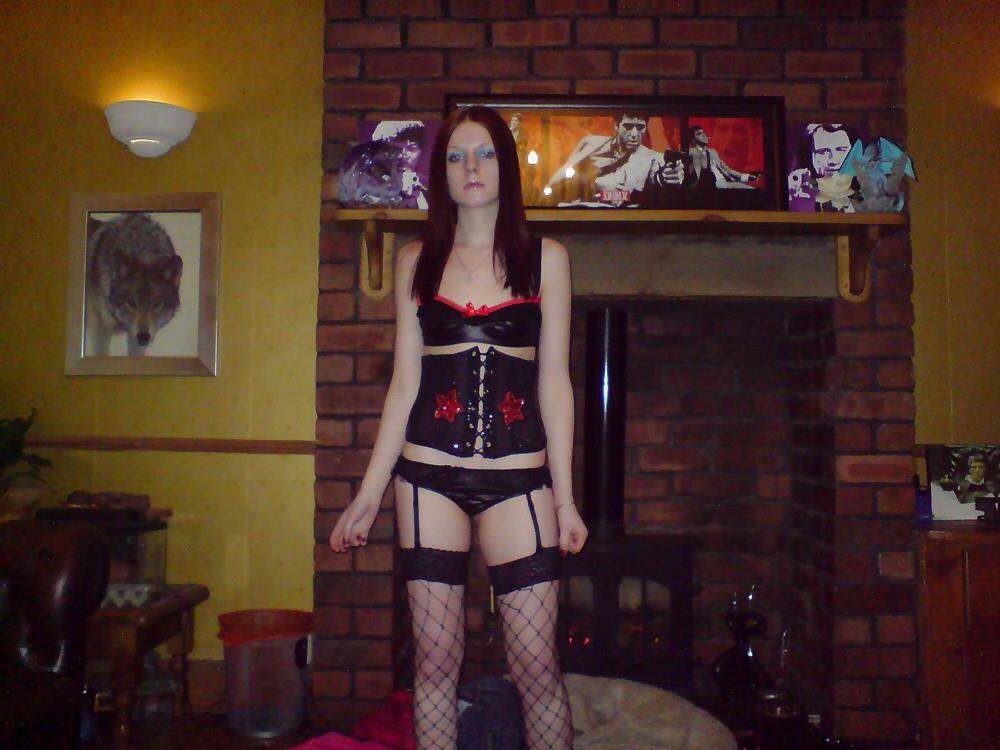 Chica amateur sola ()