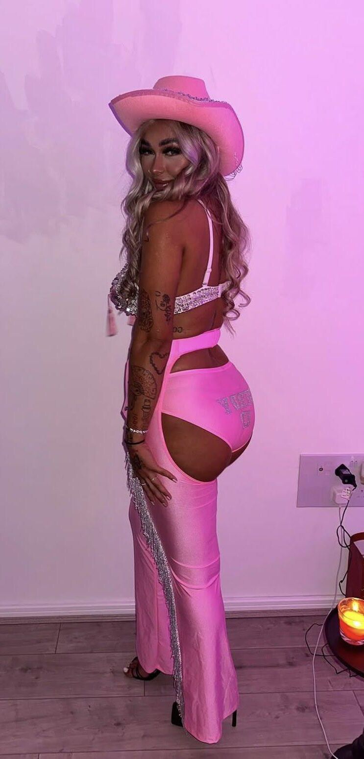 Girls in Pink 