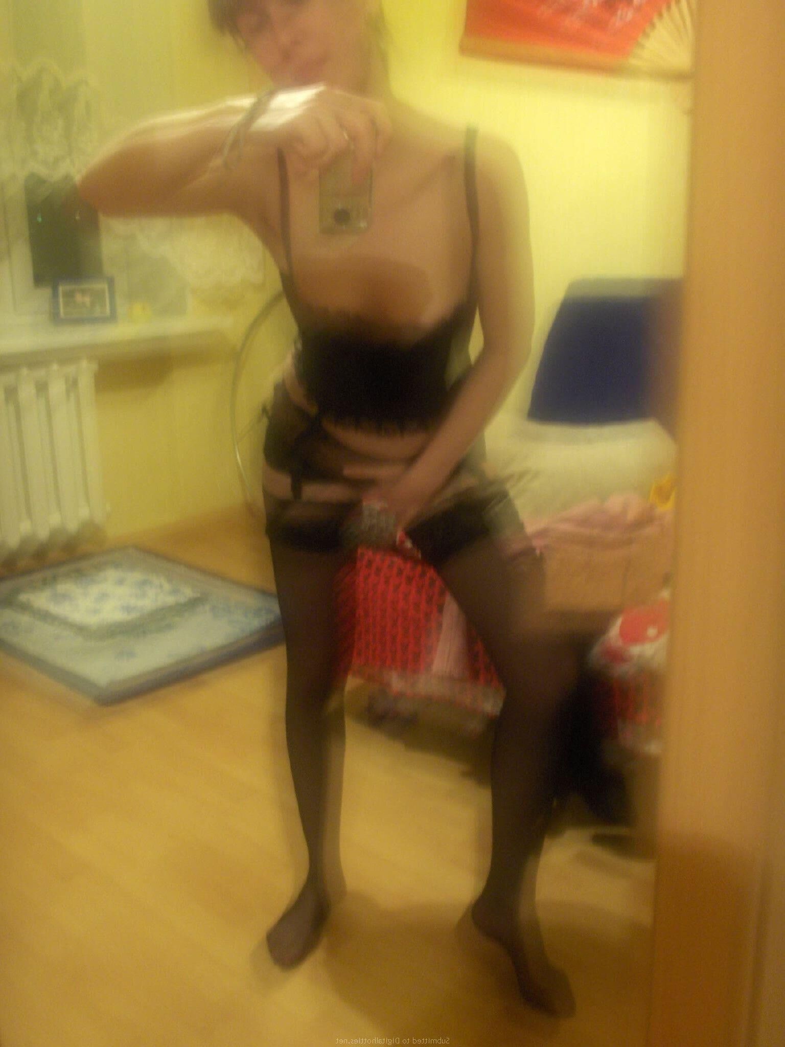 Chica amateur sola ()