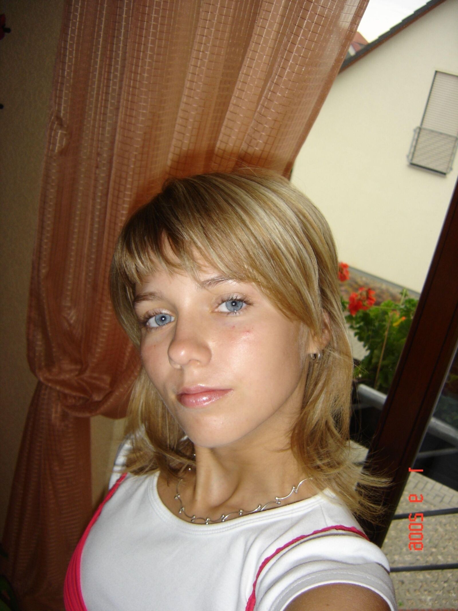 Chica amateur sola ()
