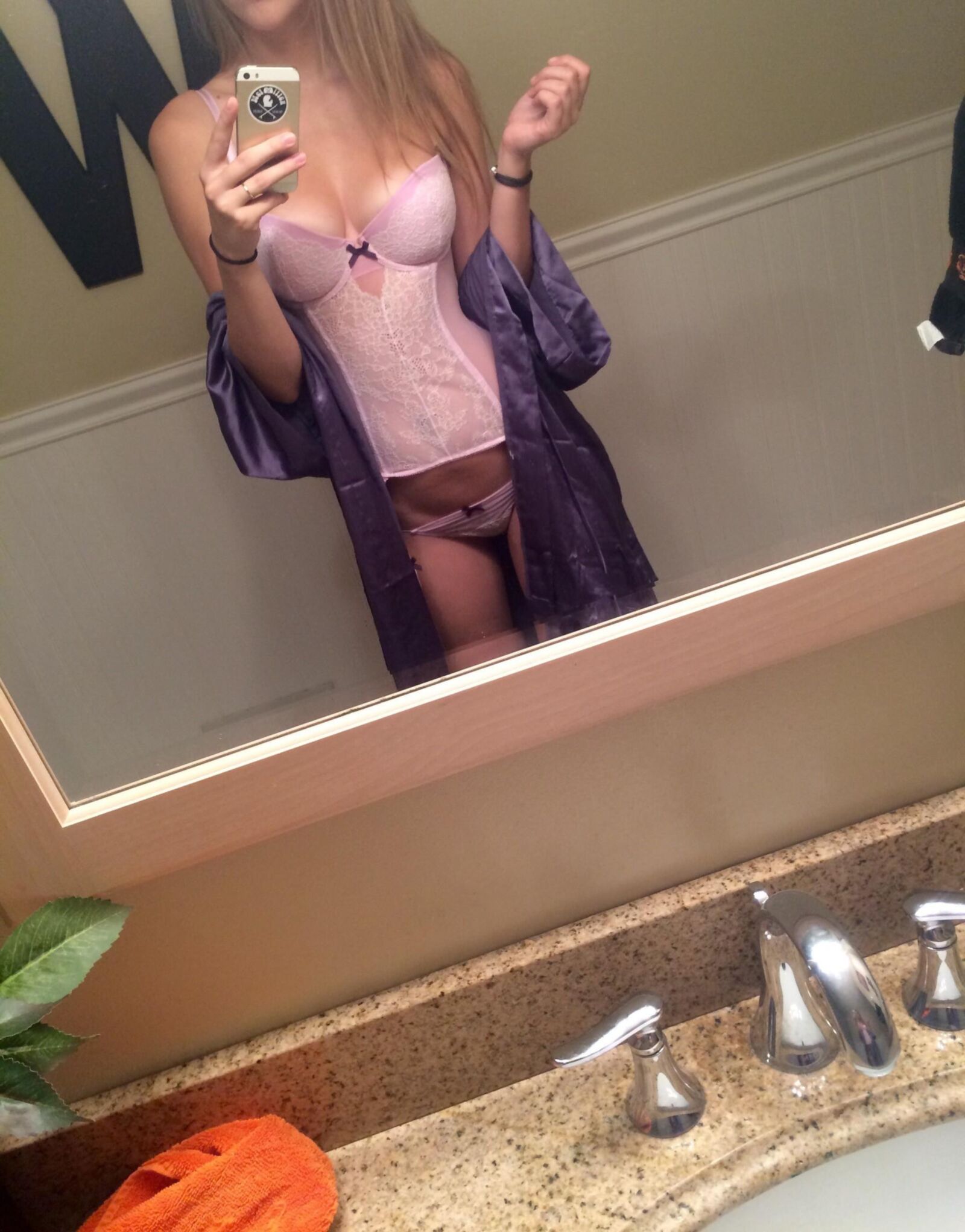 amateur girl solo ()