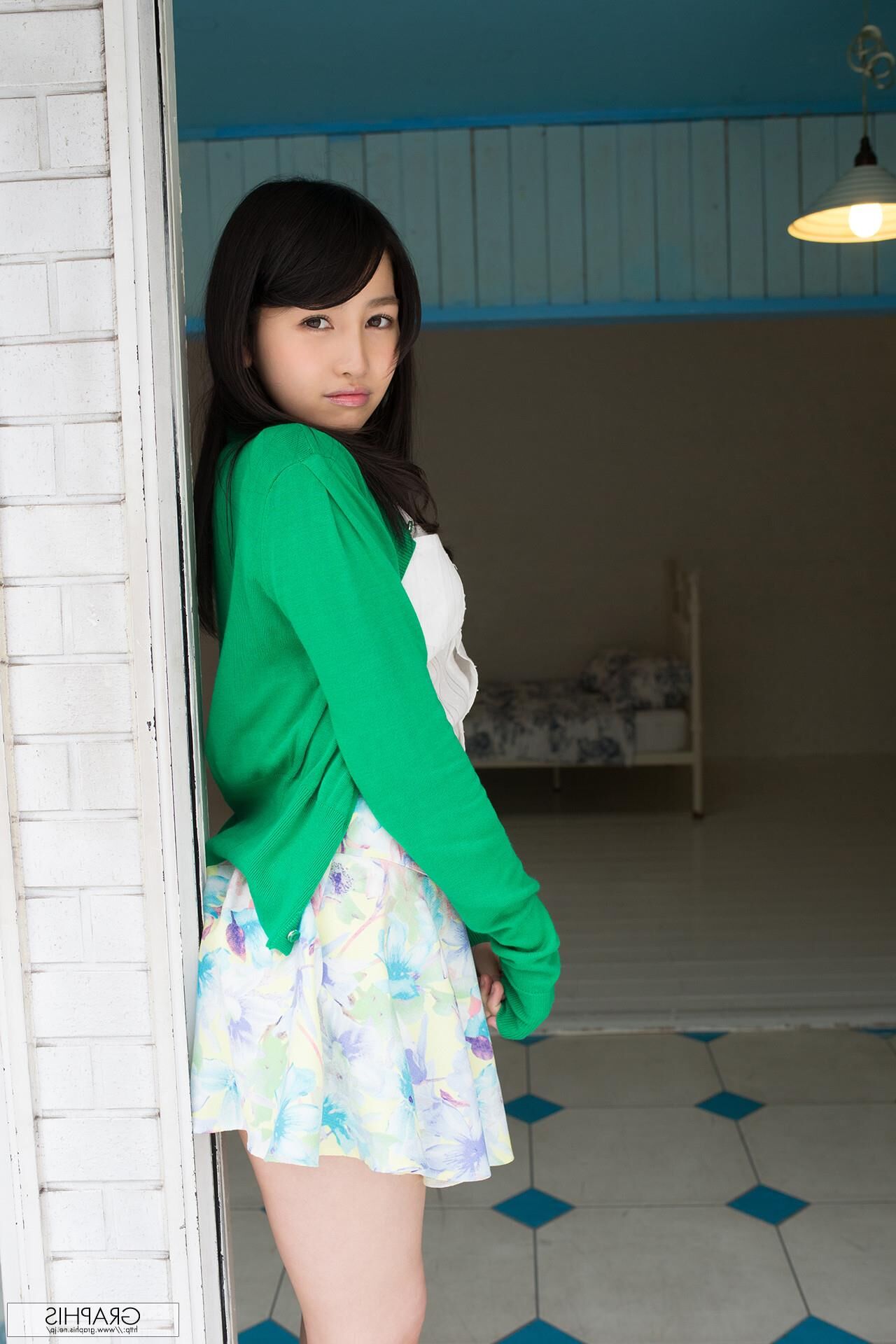 Risa Onodera Graphisgals No. sobre ella