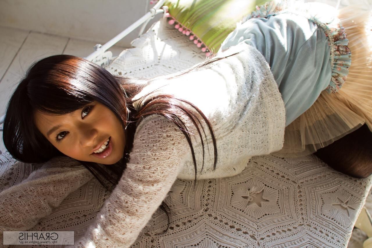 Nana Ogura Graphisgals No. Glomamerus Body