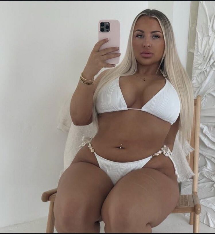 Curvy Girls 