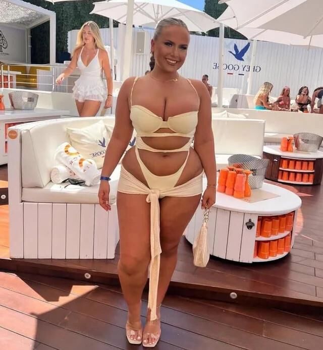 Curvy Girls 