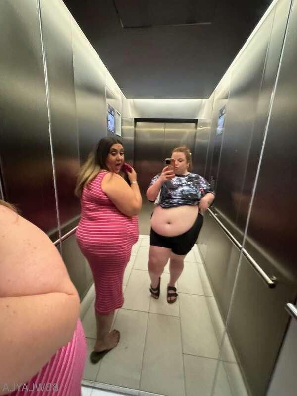 Large Women in Dresses and Skirts