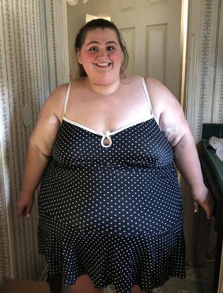Large Women in Dresses and Skirts