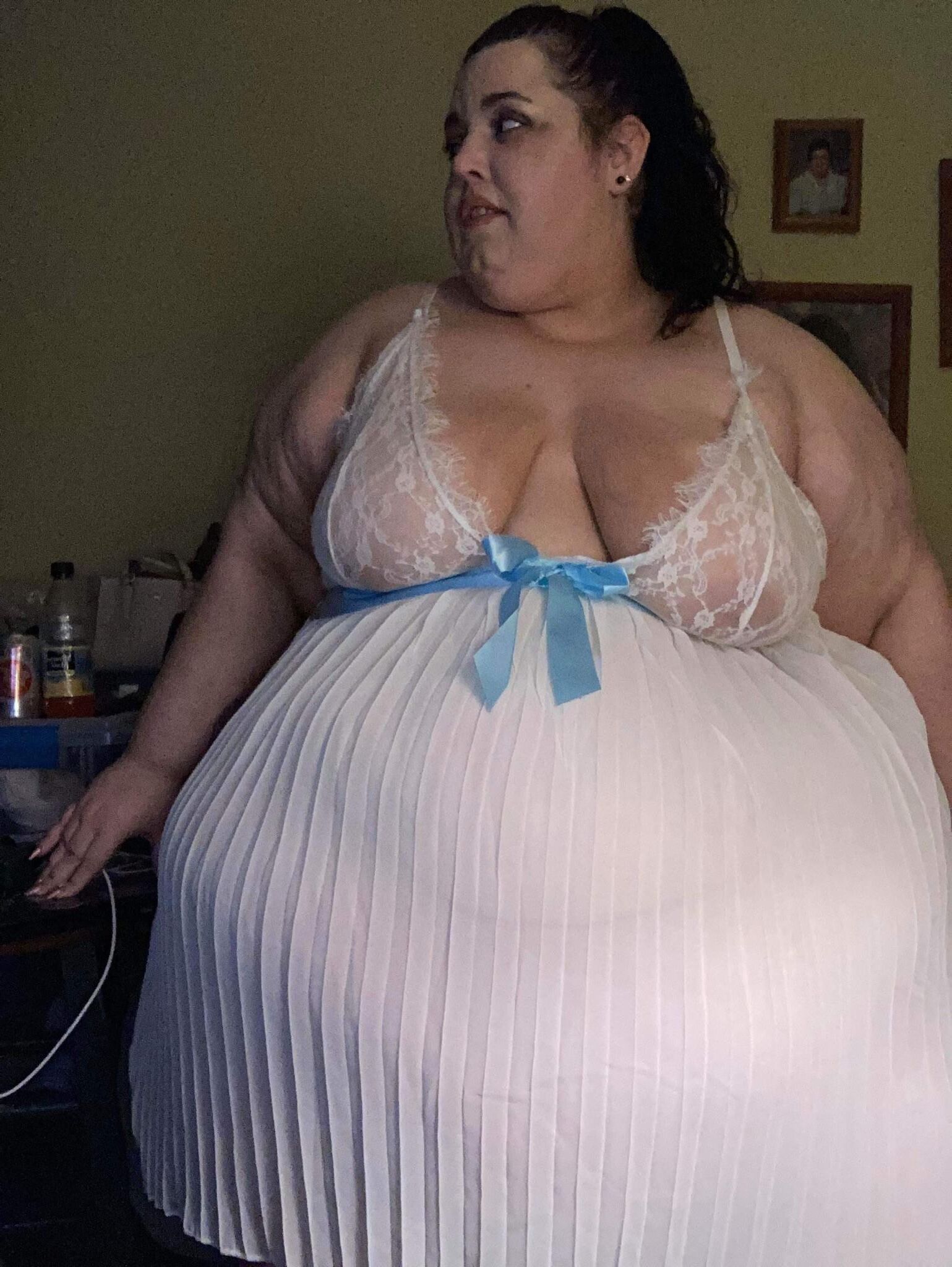 Large Women in Dresses and Skirts