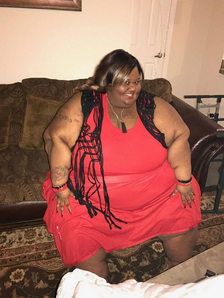 Large Women in Dresses and Skirts