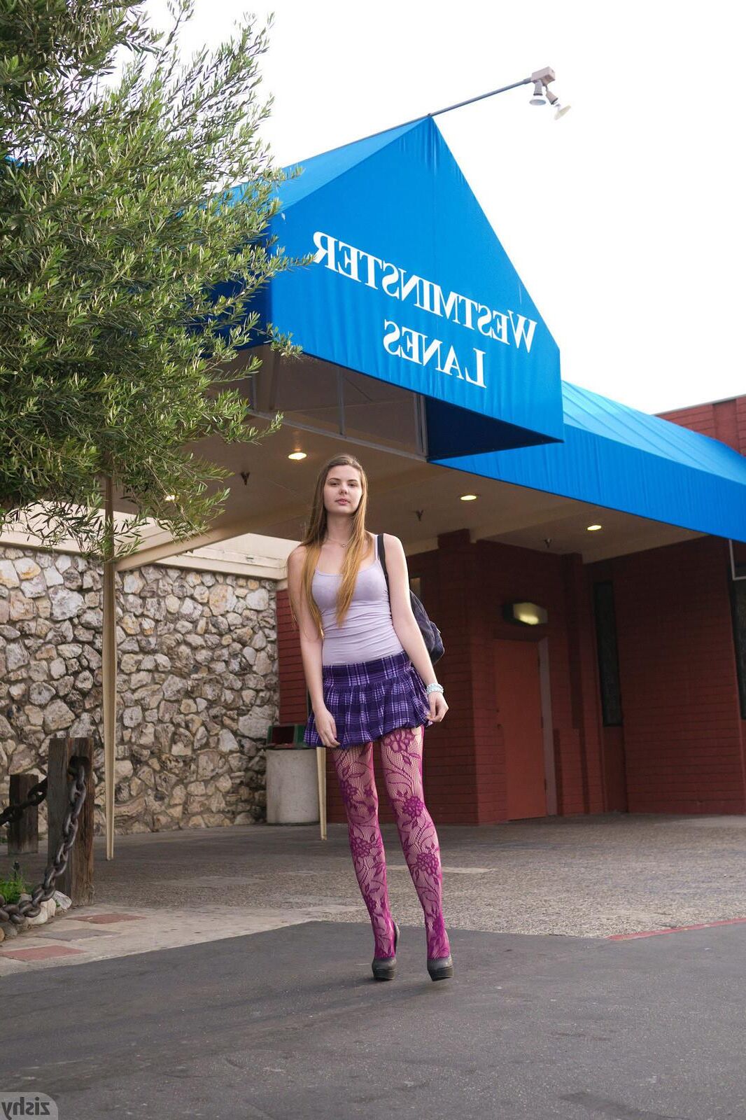 Lindsay Bare Teen Loitering