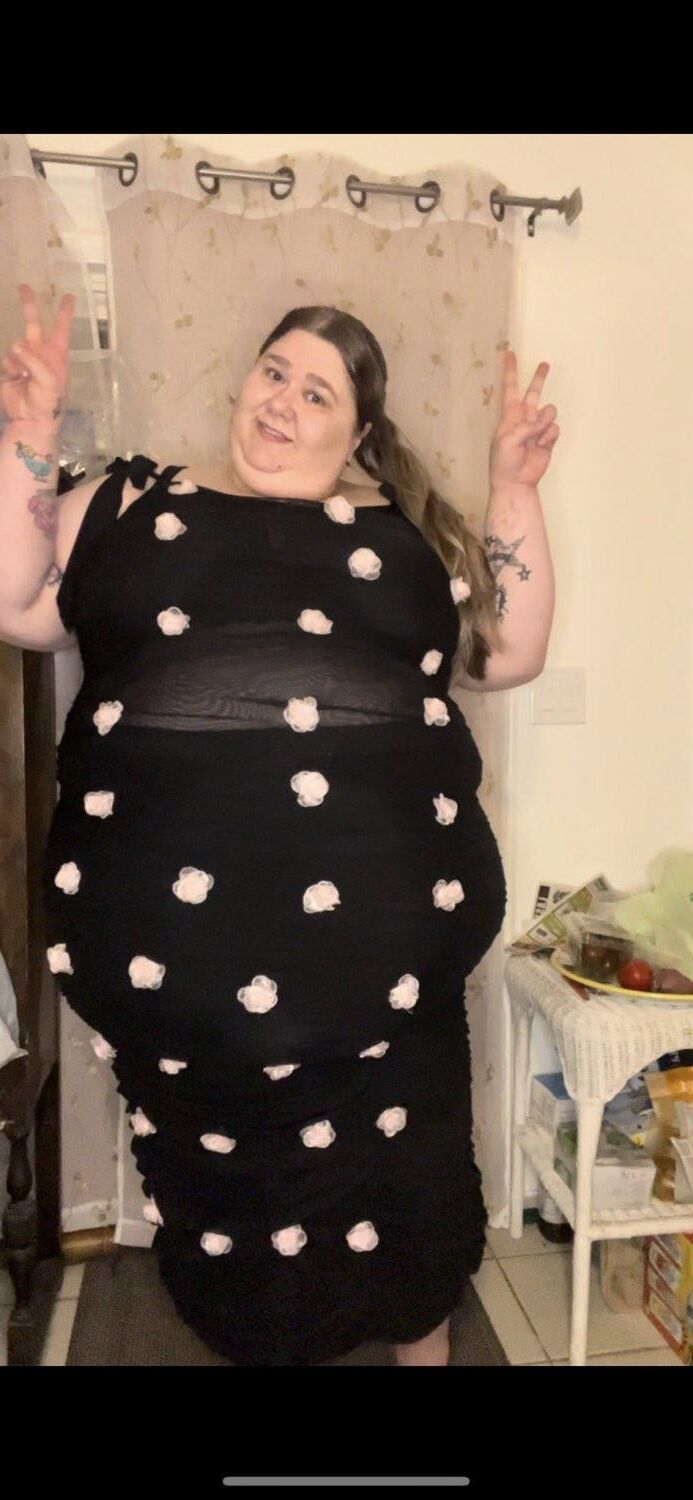 Large Women in Dresses and Skirts