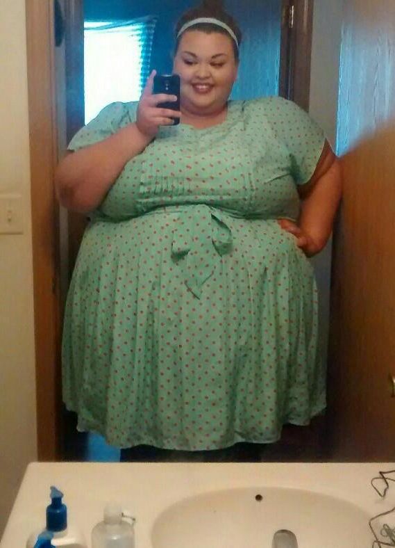 Large Women in Dresses and Skirts