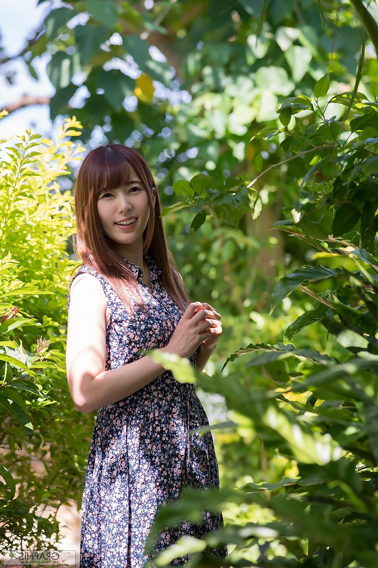 Yui Hatano GraphisGals Voluptuous Woman