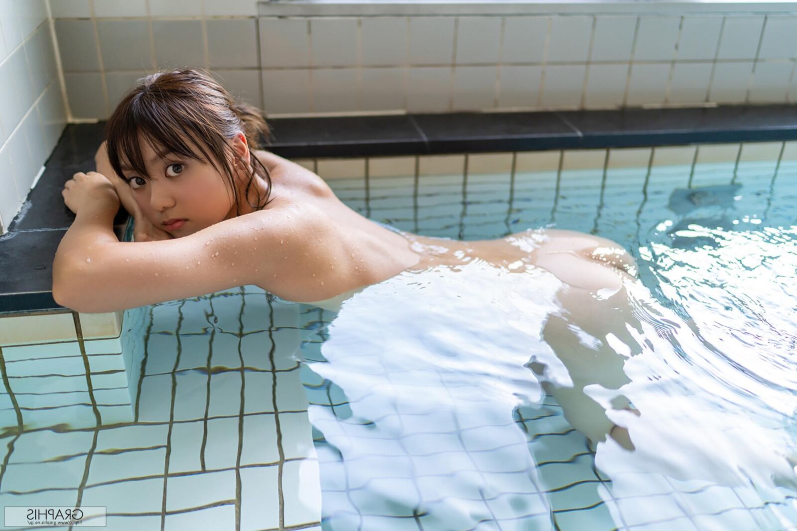 Suzu Monami GraphisGals First Gravure