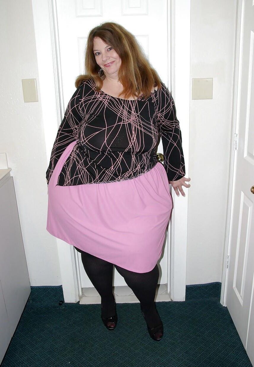 Large Women in Dresses and Skirts