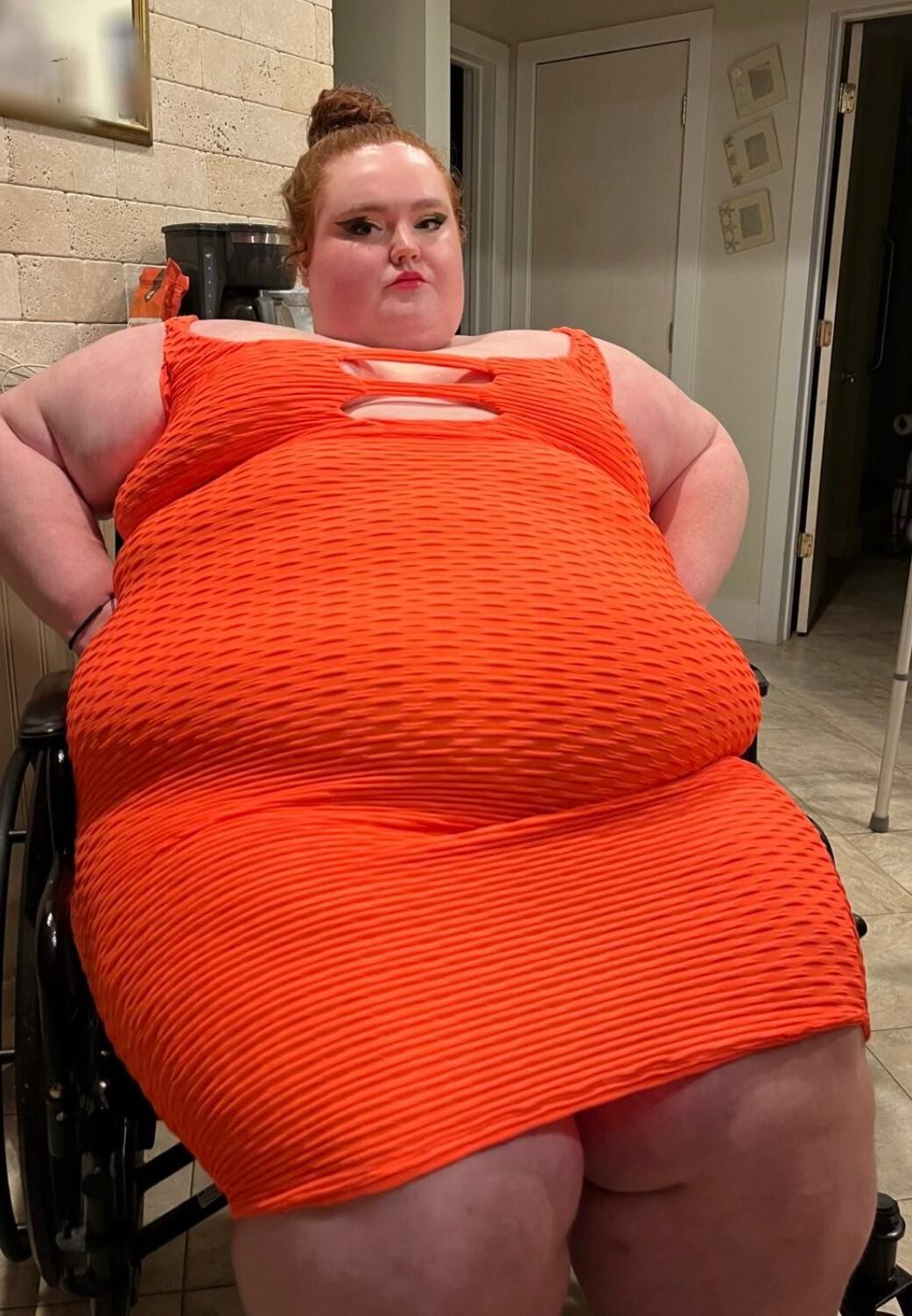Large Women in Dresses and Skirts