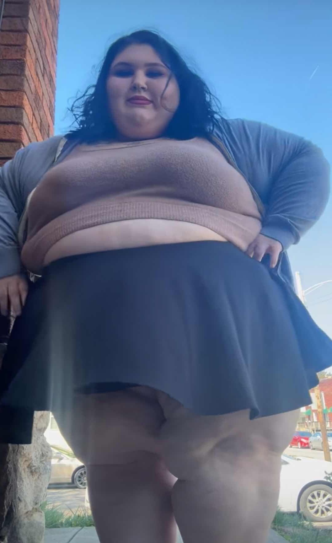 Large Women in Dresses and Skirts
