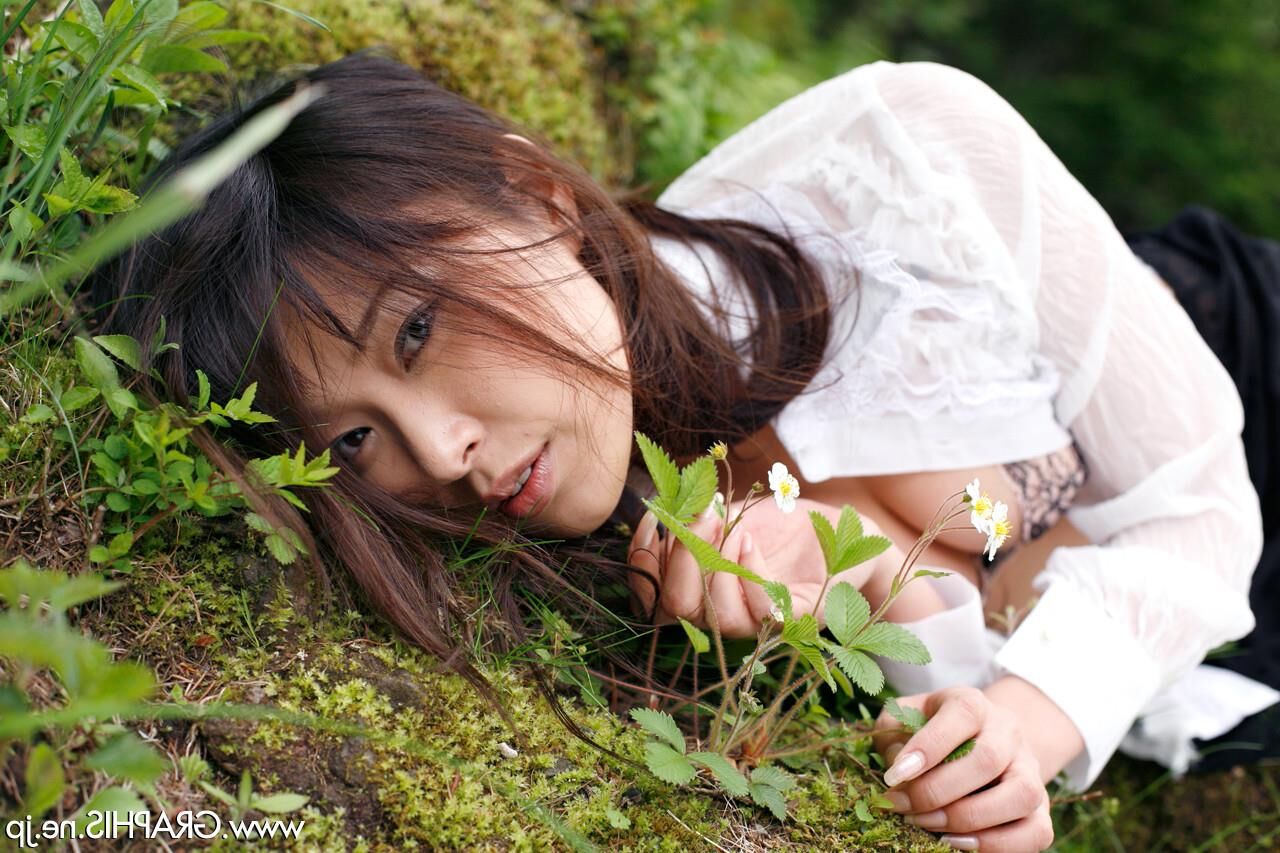 Yua Aida GraphisGals No. Hesitant Sheep